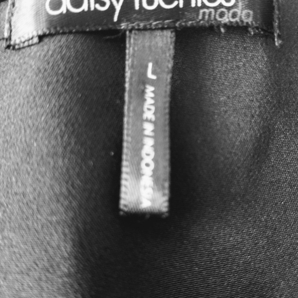 Dressy Black Sleeveless Top - Picture 4 of 6